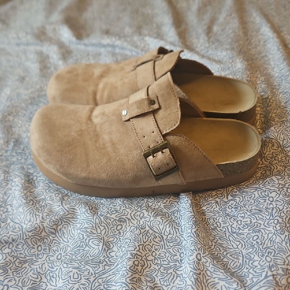 American Eagle Outfitters Tan Suede Slip-On Clogs - Picture 5 of 6